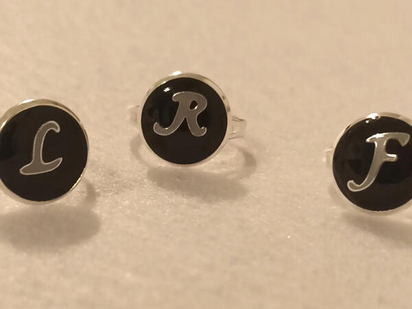 Anelli in resina black personalizzati